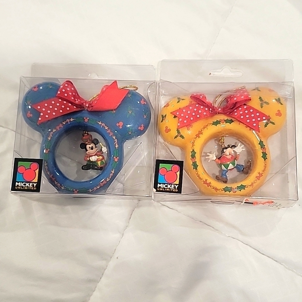 VINTAGE LOT MICKEY MOUSE EARS CHRISTMAS ORNAMENT WITH GOOFY & Mickey Hanging